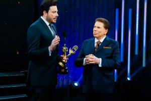 danilo gentili e silvio santos no troféu imprensa