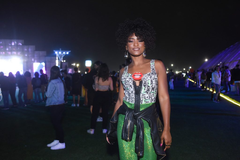 Erika Januza arrasou no look para curtir o Rock In Rio