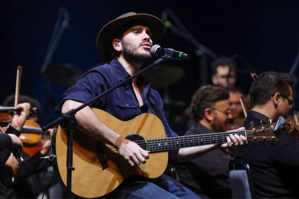 Gabriel Sater toca com Maestro João Carlos Martins