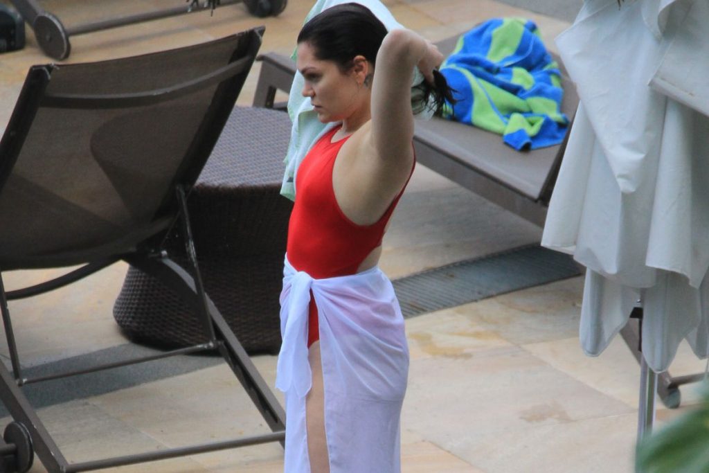 Jessie J curte Piscina no Rio