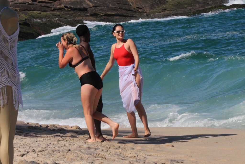 Jessie J curte Praia no Rio