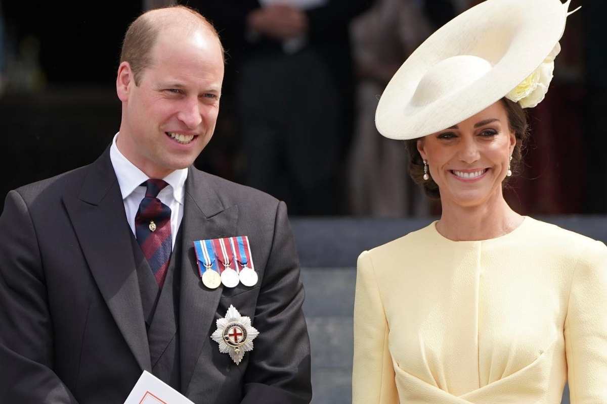 William e Kate Middleton posando para foto
