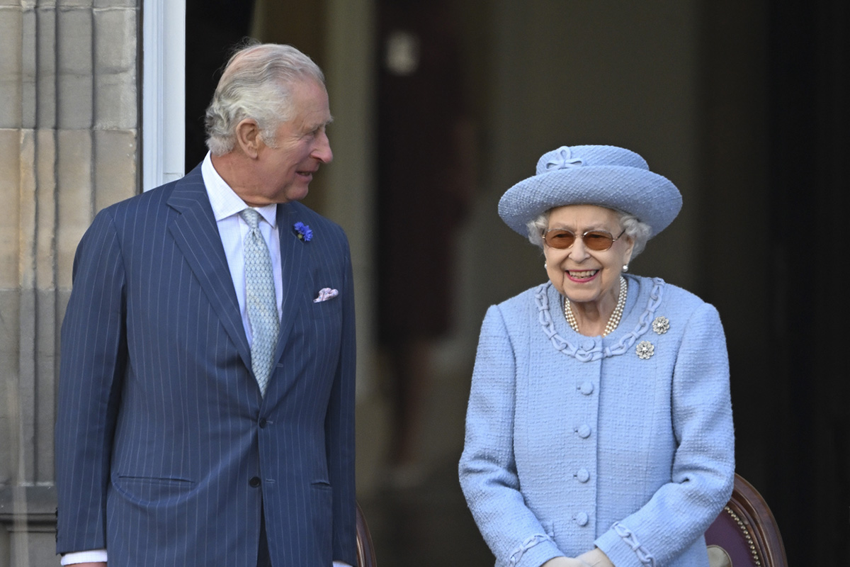 Príncipe Charles e Rainha Elizabeth