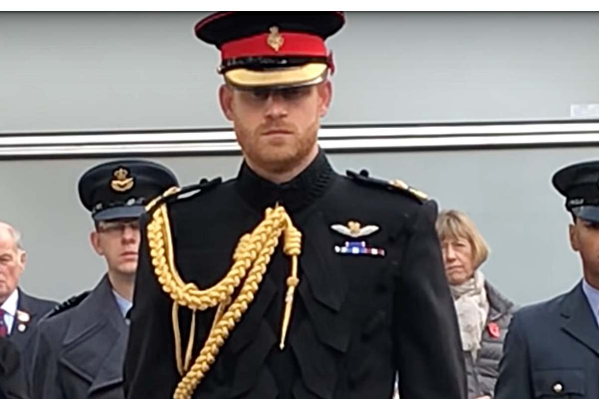 Principe Harry de uniforme
