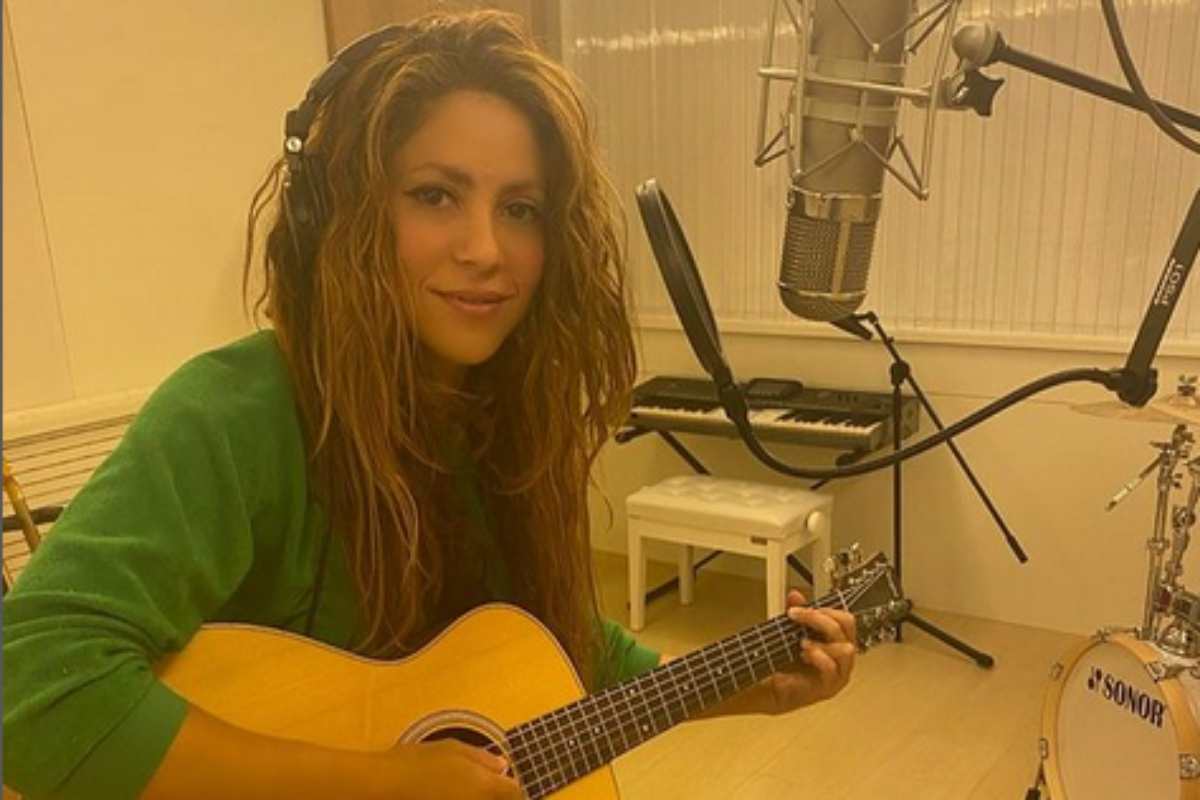 Shakira em estúdio de gravação