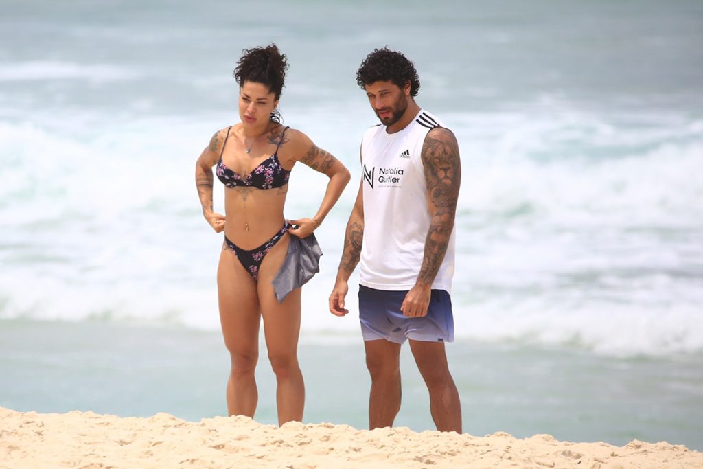 Aline e Jesus não pareceram se importar com a presença dos fotógrafos