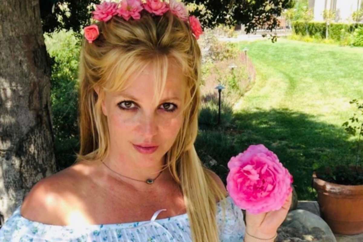 Britney Spears cheia de flores