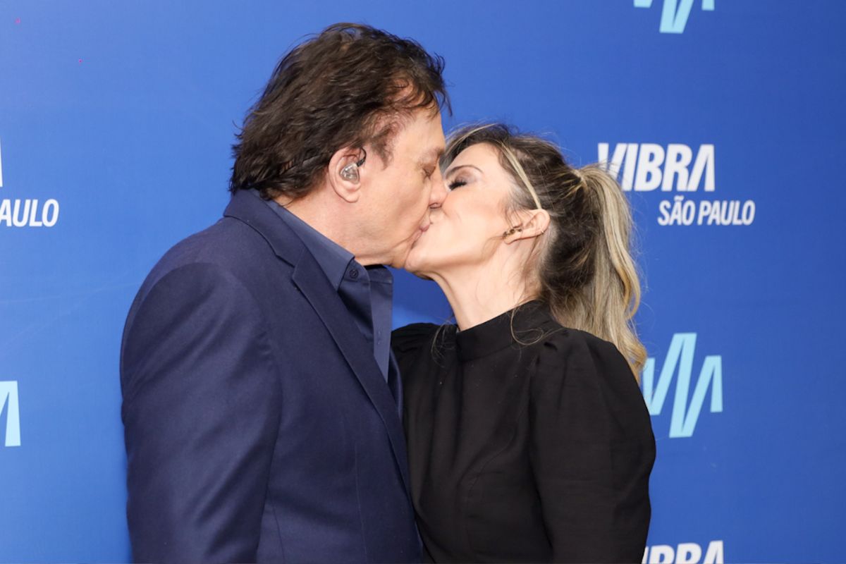 Fabio Jr e esposa beijo