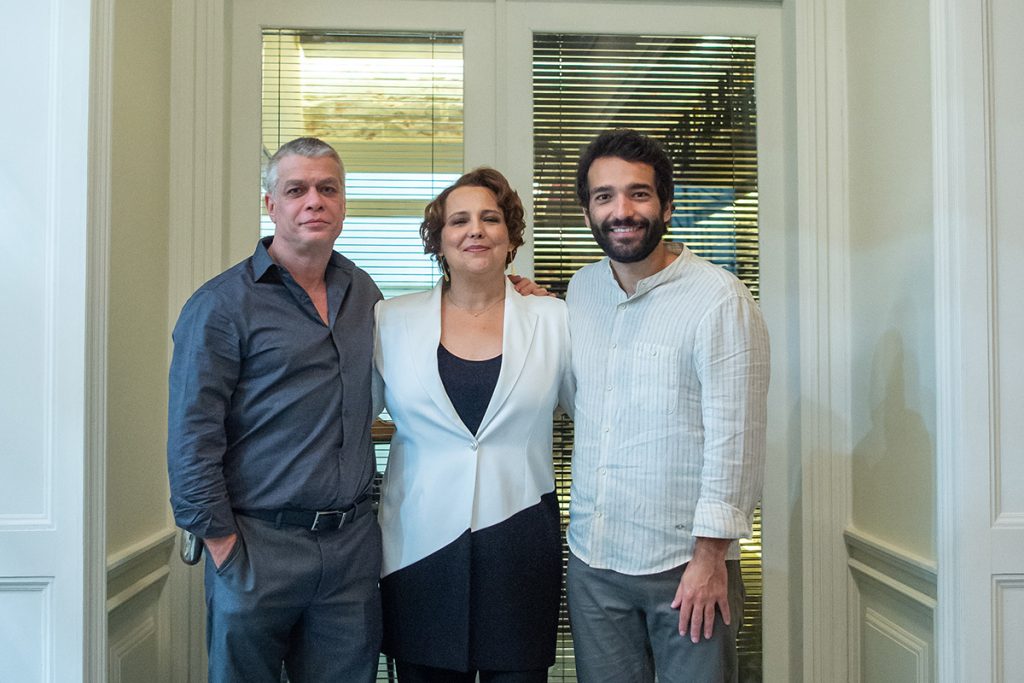 Humberto (Fábio Assunção), Guiomar (Ana Beatriz Nogueira) e Rafael (Humberto Carrão) em Todas As Flores