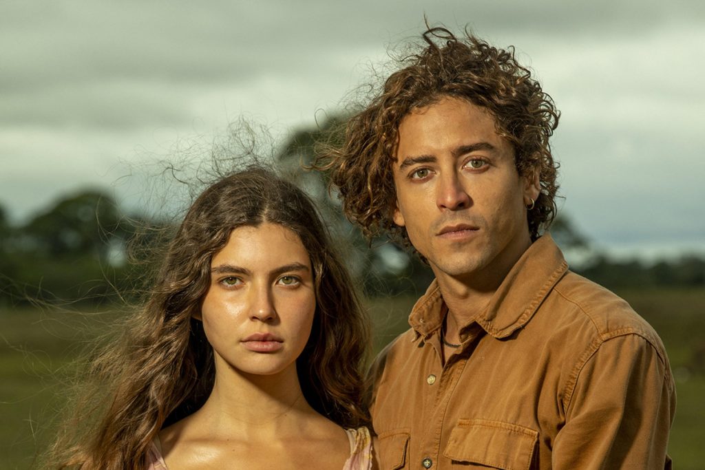 Juma (Alanis Guillen) e Jove (Jesuíta Barbosa) em Pantanal