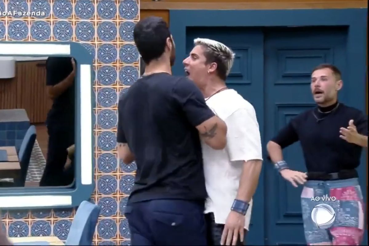 Shay e Tiago Ramos brigam em A Fazenda e são expulsos