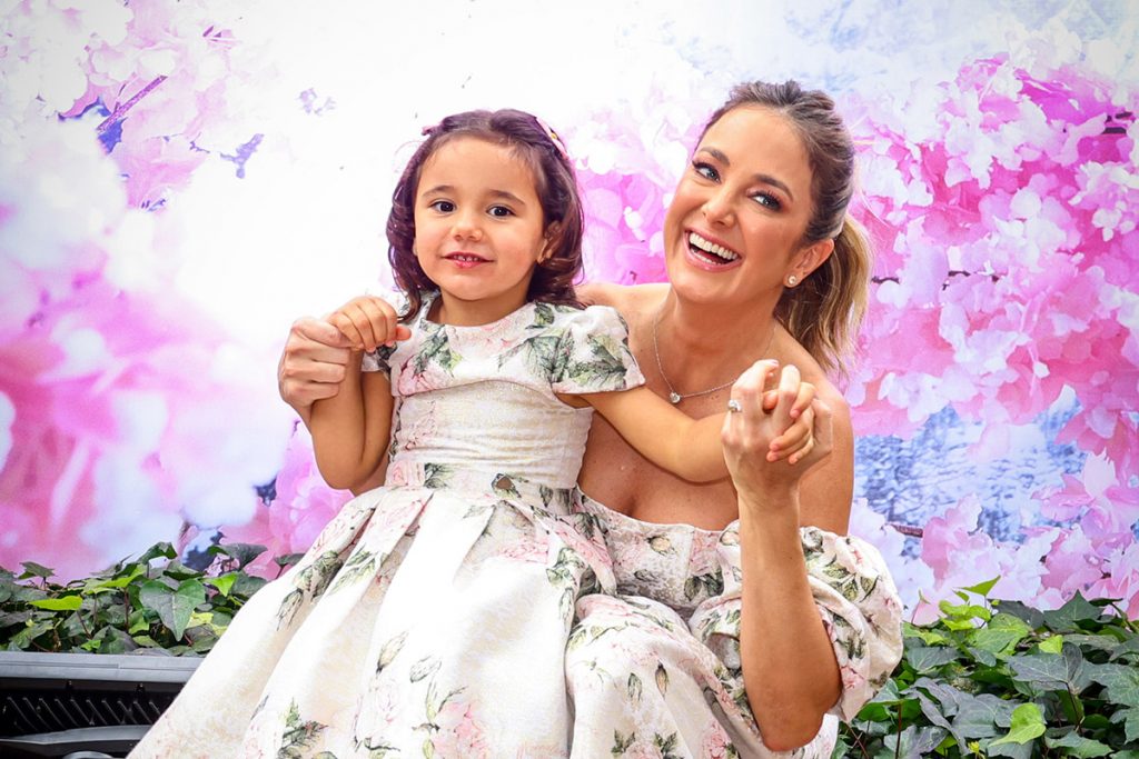 Ticiane Pinheiro e Manuella arrasaram com looks tal mãe tal filha