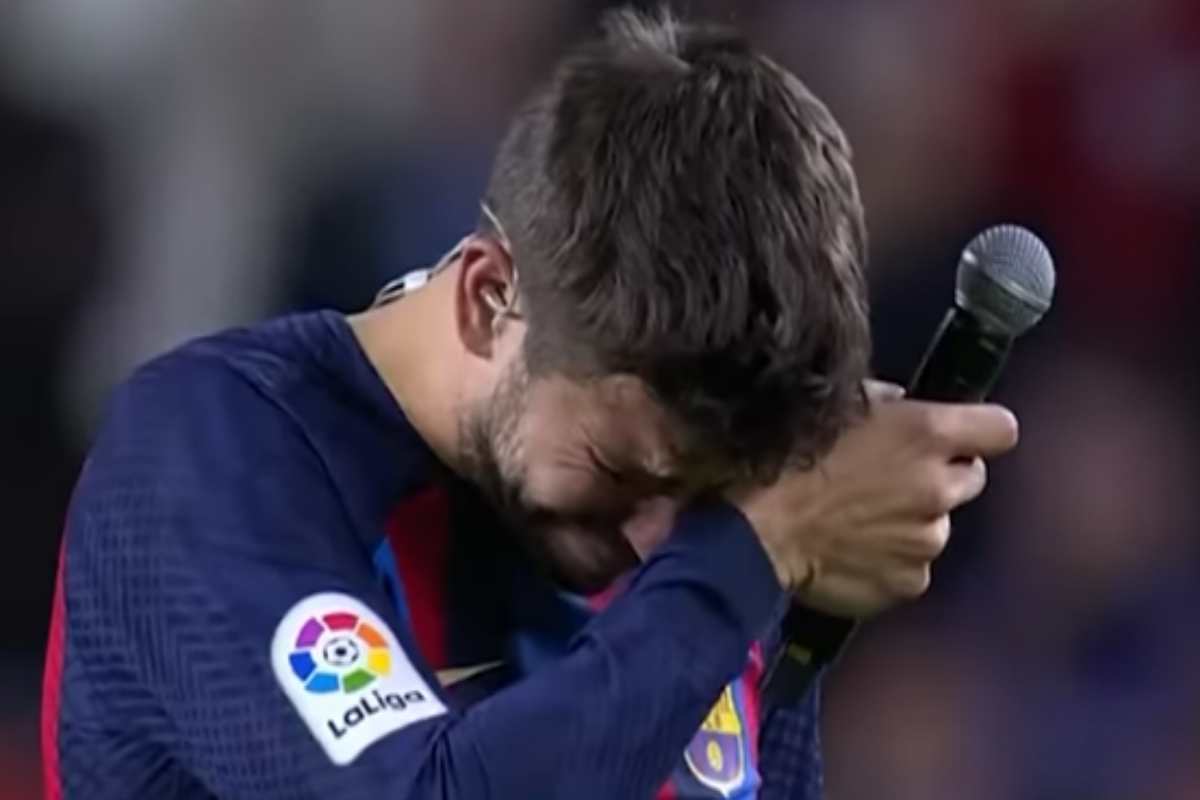 Gerard Piqué chora no Camp Nou