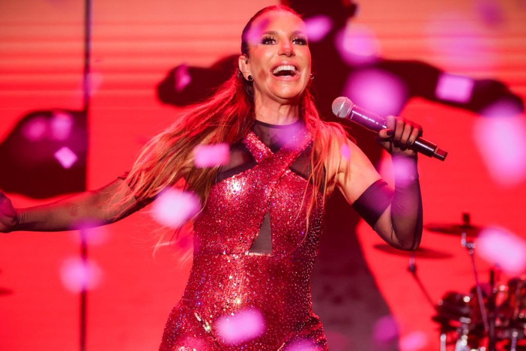 Ivete Sangalo Arrasta Famosos Em Lançamento Do Verão De Salvador