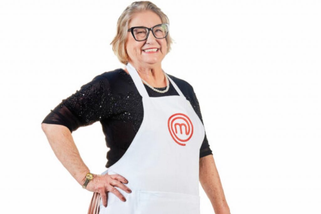 Participante Masterchef + com avental do programa