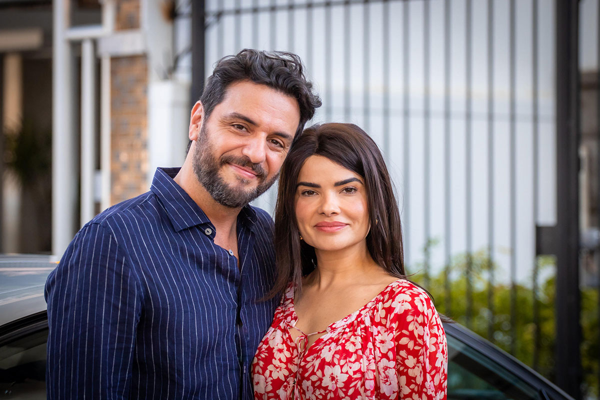 Moretti (Rodrigo Lombardi) e Leonor (Vanessa Giácomo) em Travessia