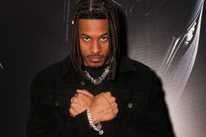 O ex-BBB ainda fez o símbolo de Wakanda