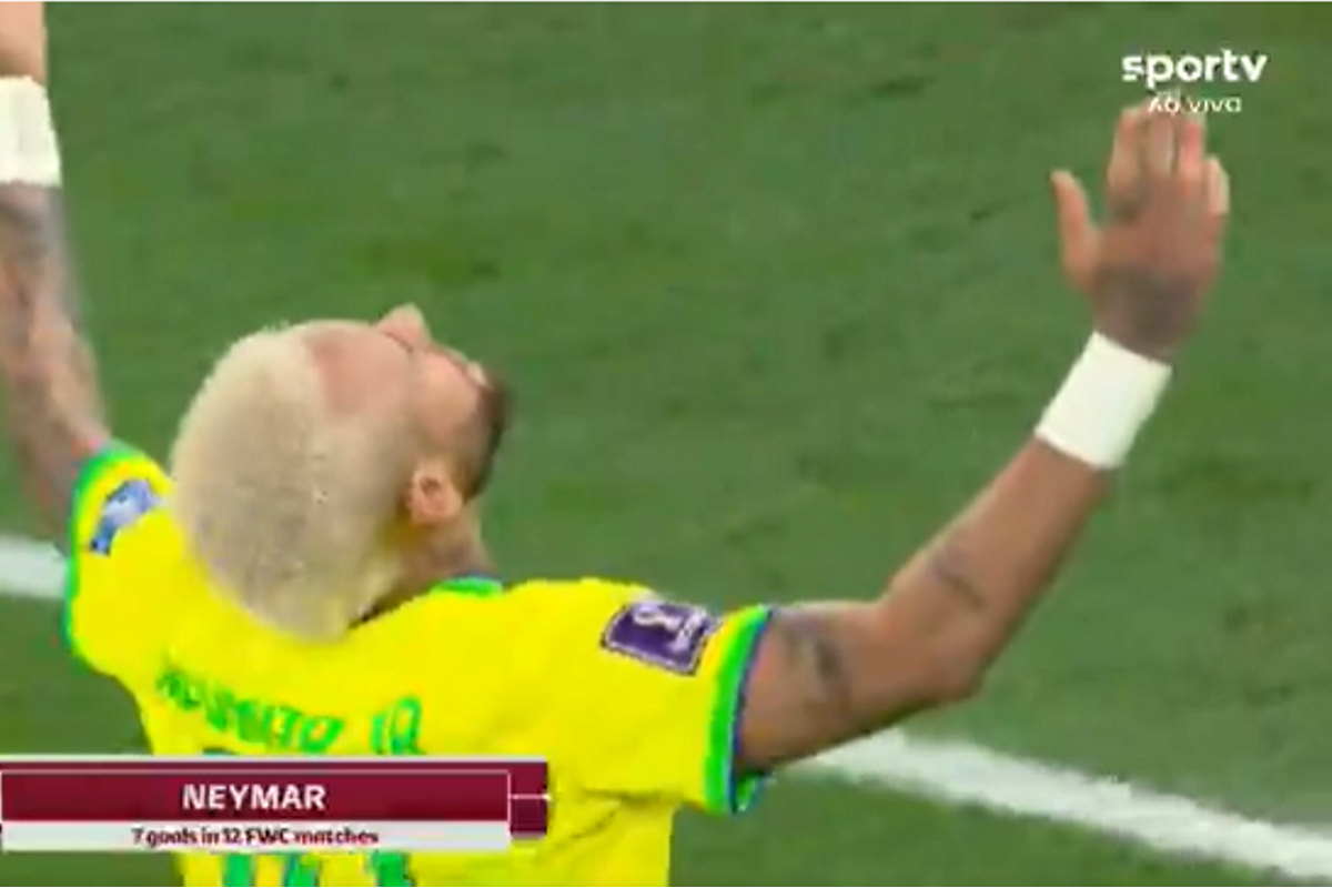 Neymar comemora gol