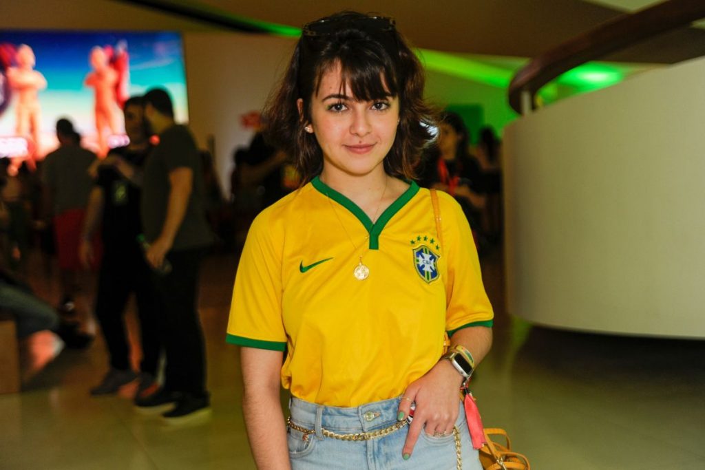 klara castanho curte jogo do brasil