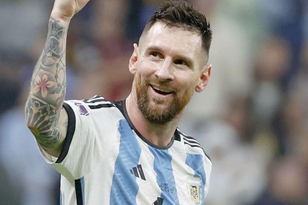 Messi comemorando gol com a camisa da Argentina