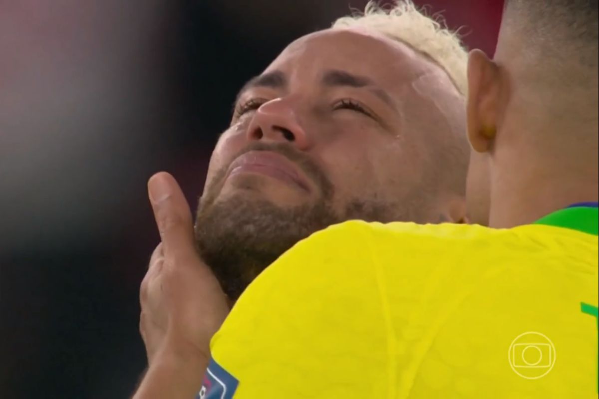 Neymar chorando ao final da partida contra a Croácia