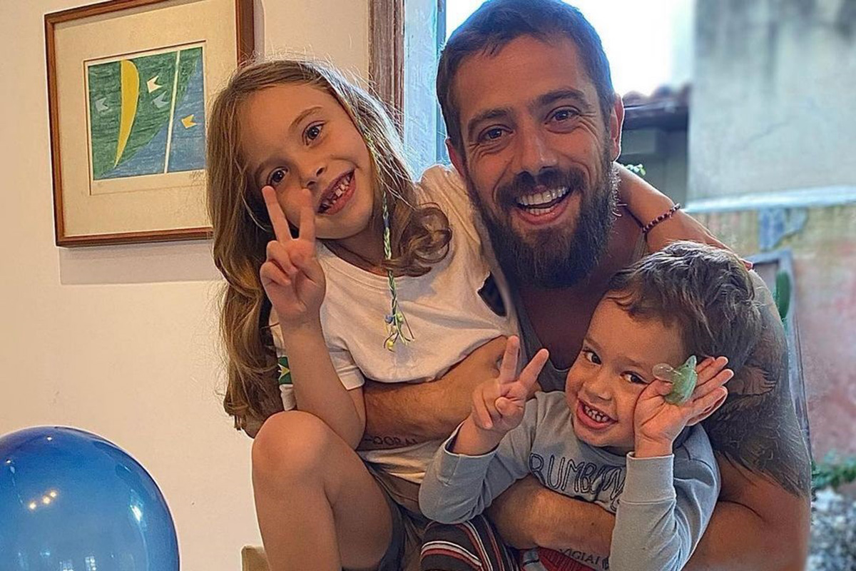 Rafael Cardoso com os filhos Aurora e Valentim