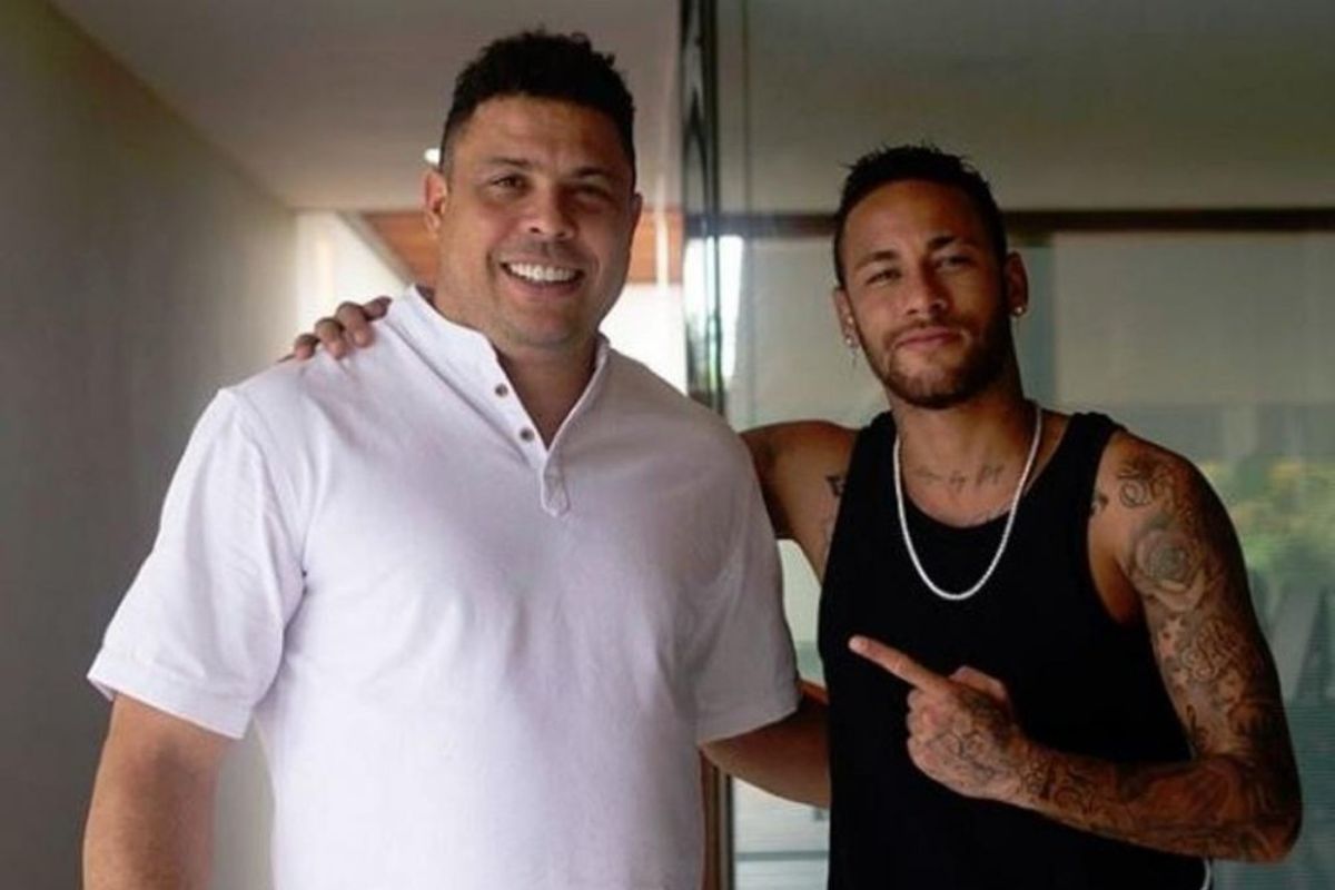 Ronaldo Fenômeno e Neymar, abraçados