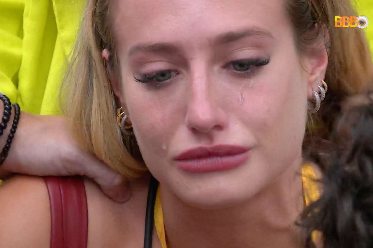 Bruna Griphao chora após bronca de Tadeu