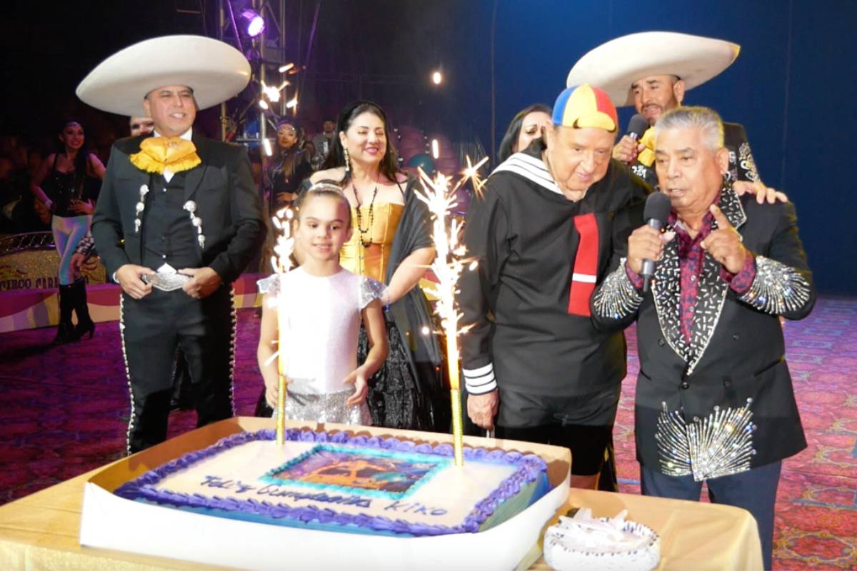 carlos villagrán como kiko em festa de aniversário de 79 anos no circo