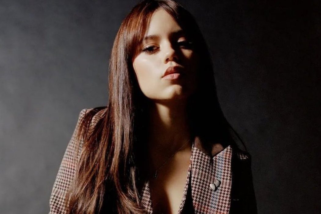 Jenna Ortega aposta em look nude e se ‘desvencilha’ de ‘Wandinha’