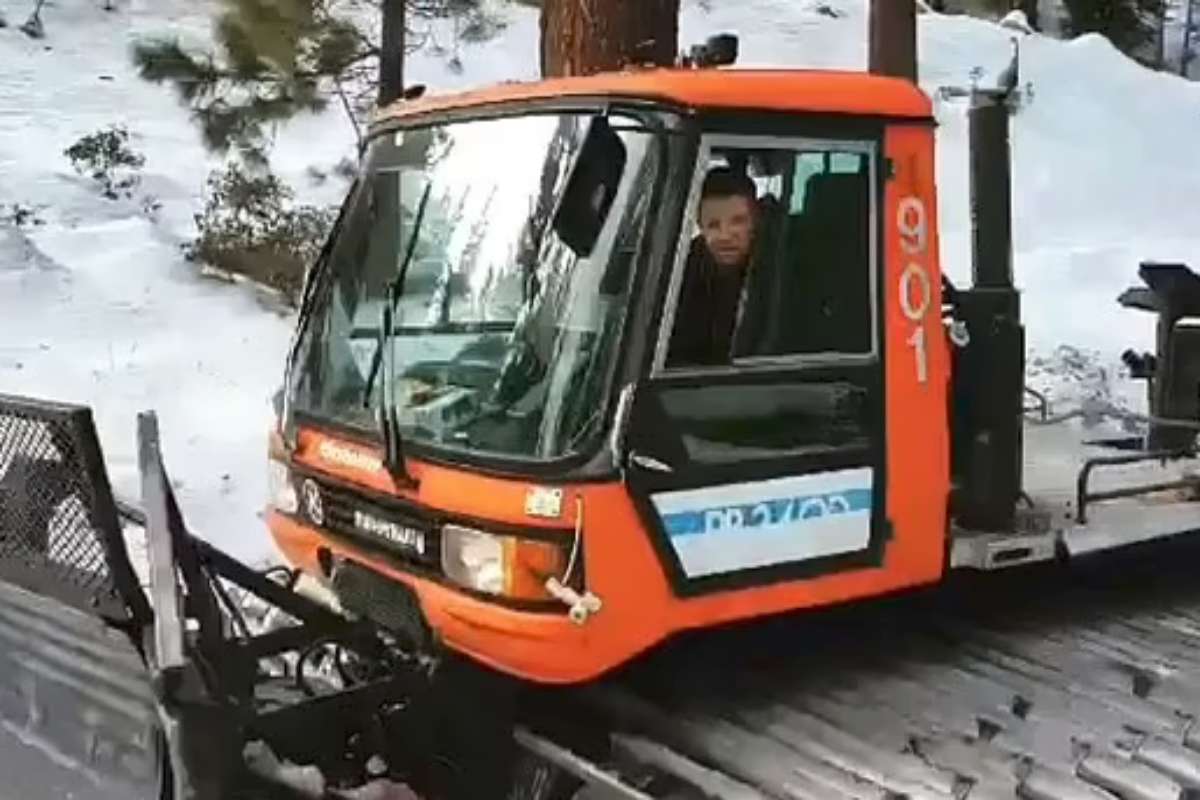 Jeremy Renner e seu caminhão limpa-neve