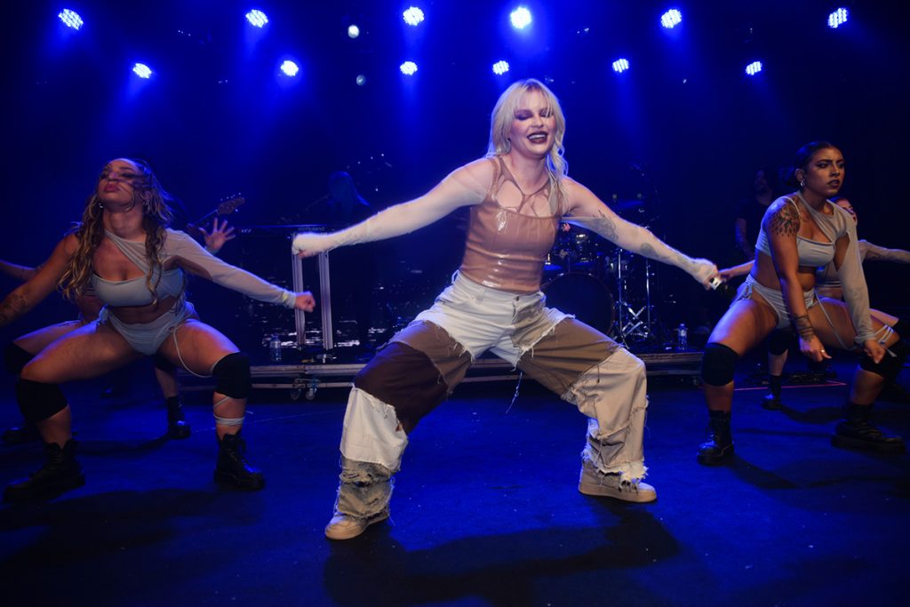 Luísa Sonza se apresentou na festa da Pequena Lo