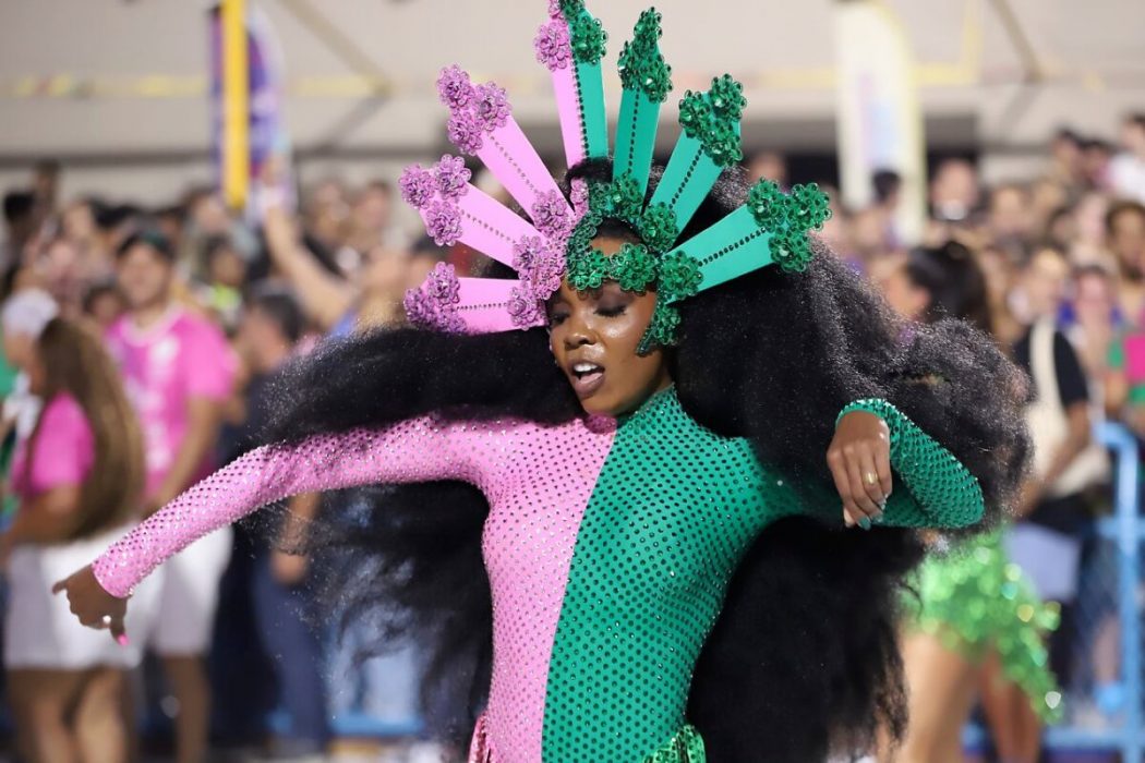 Carnaval 2023 Thelminha Arrasa Como Musa Da Mangueira Na Sapucaí