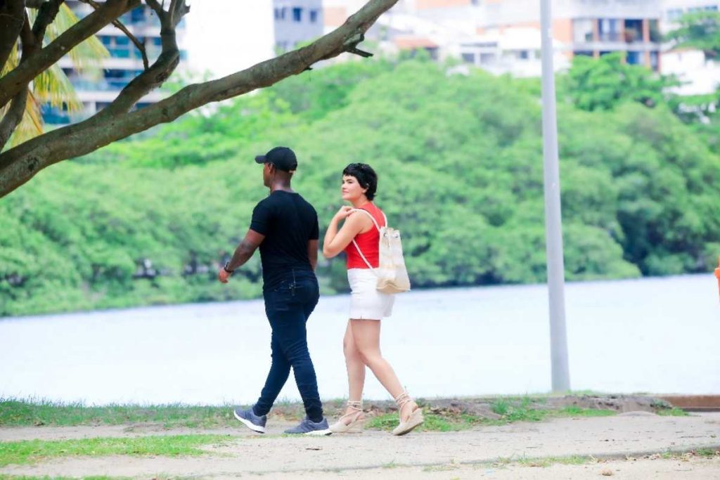 Vanessa Giácomo gravando cena em Travessia