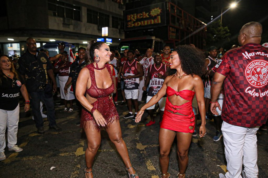 Viviane Araujo e Dandara Mariana mostraram muito samba no pé