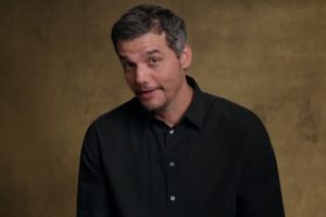 wagner moura falando de dar voz ao lobo em gato de botas 2: o ultimo pedido