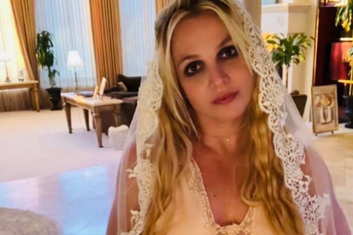 Britney Spears vestida de noiva