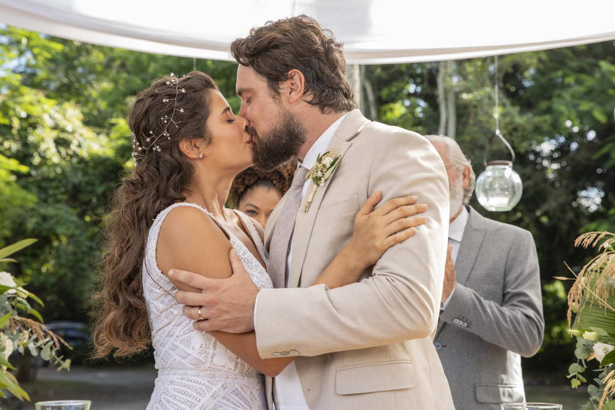 Candoca beija Jose casamento Mar do Sertão