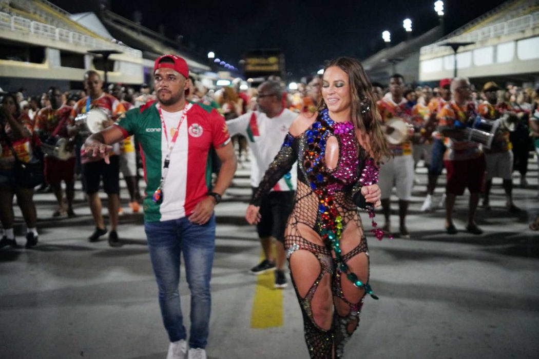 Paolla Oliveira Usa Look Sexy Em Ensaio De Carnaval OFuxico