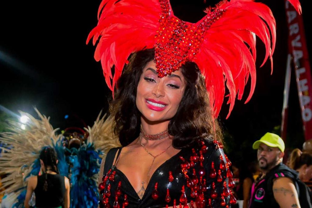 Aline Campos fantasiada pra desfilar no Carnaval do Rio de Janeiro