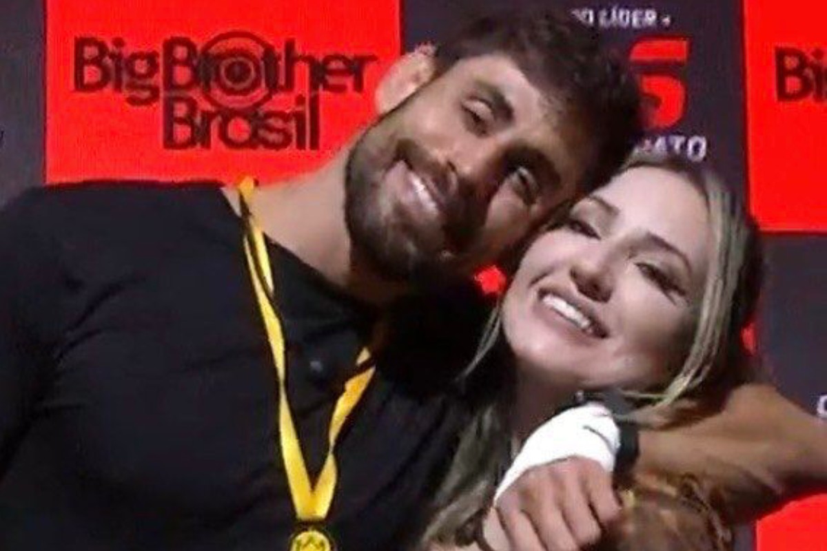 Antônio Cara de Sapato e Amanda abraçados na festa do bbb23