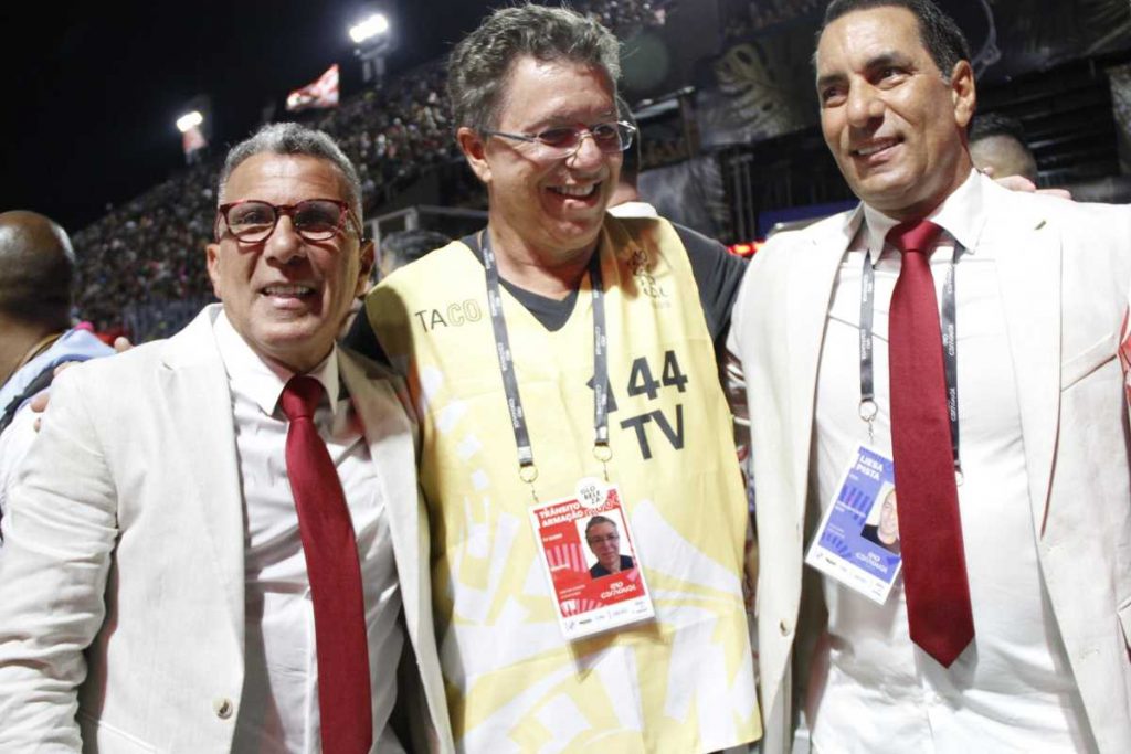 Boninho, Eri Johnson e Edmundo na quadra do Salgueiro no Carnaval do Rio de Janeiro