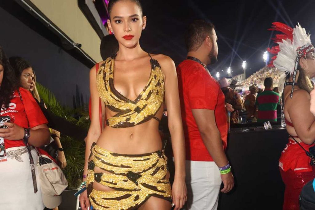 Bruna Marquezine curtindo Carnaval do Rio de Janeiro