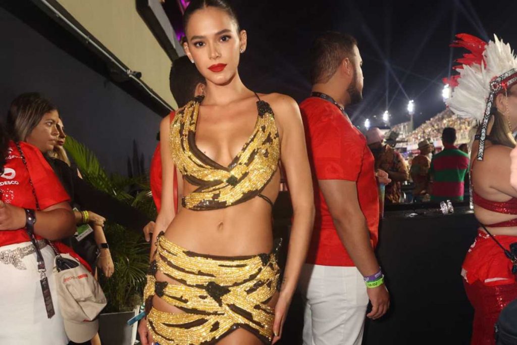 Bruna Marquezine curtindo Carnaval do Rio de Janeiro