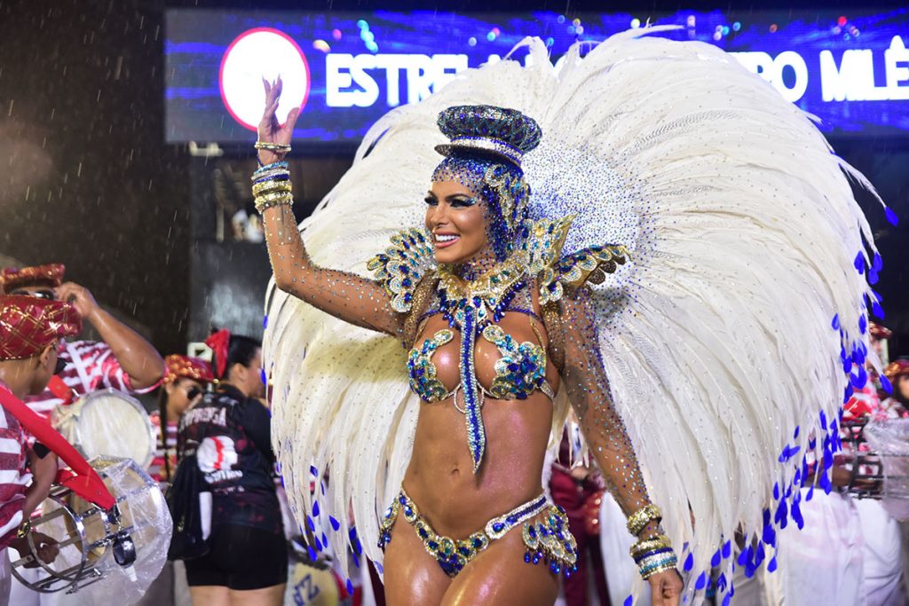 Carla Prata arrasou no desfile