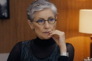 Cidália (Cássia Kis) em cena de 