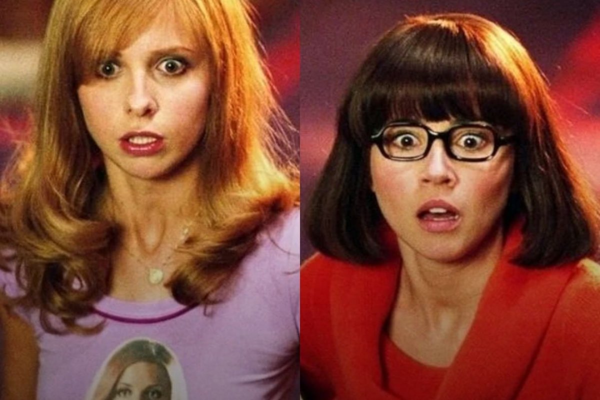 fotomontagem de cenas de Velma (Linda Cardelline) e Daphne (Sarah Michelle Gellar) no live action do scooby doo