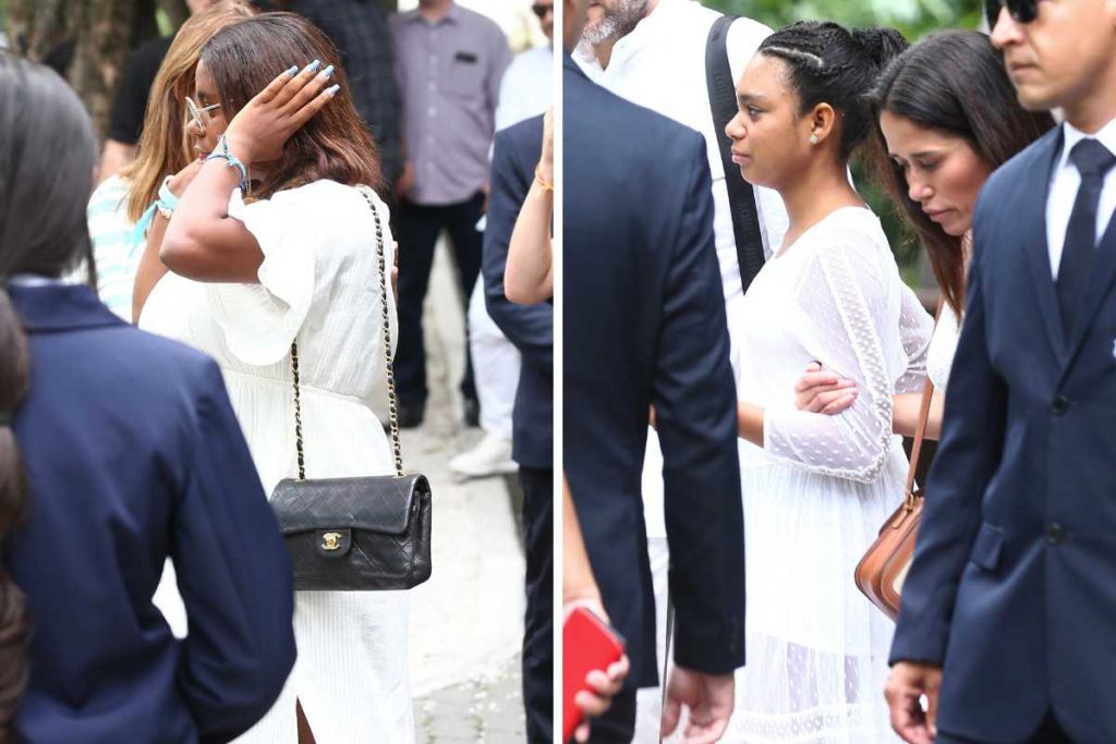 fotomontagem de maria e laura, filhas de glória maria, no velório da mãe