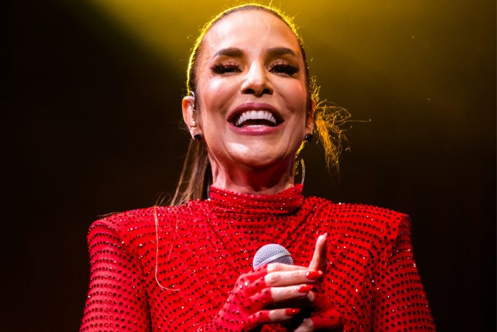 Ivete Sangalo Faz Show No Desfile Das Campeãs De São Paulo Fotos