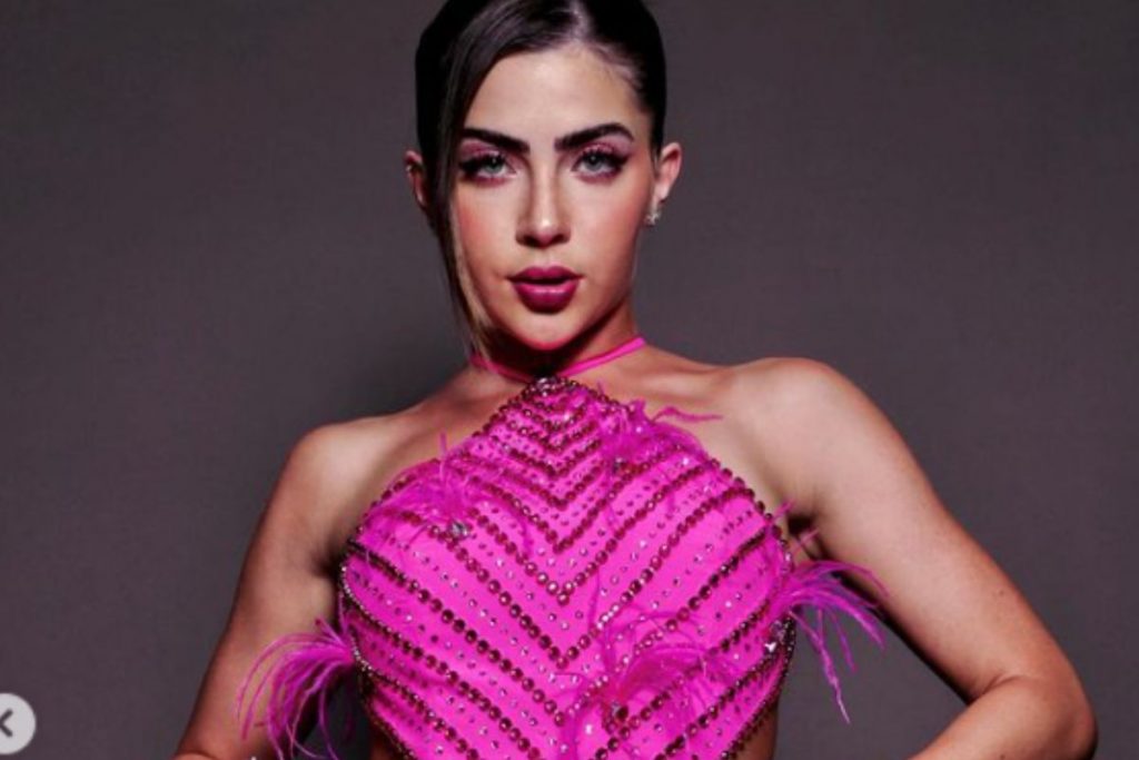 Jade Picon usa sandálias de R 5 mil no Carnaval do Rio de Janeiro